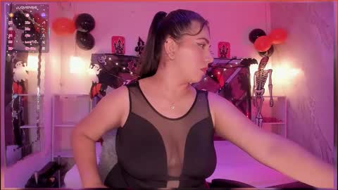 Cloe  online show from 10/23/25, 04:34