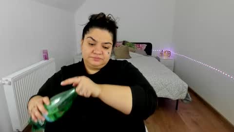 EvaEmi online show from 10/12/25, 07:57