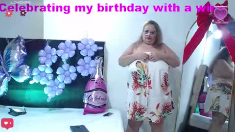 Snapshot of bbwsalome chatting on 02/10/25, 09:04 Salome online show from 02/10/25, 09:04