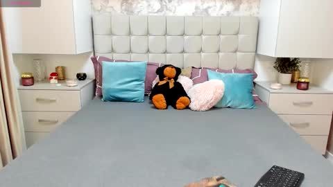 larra online show from 10/12/25, 09:41