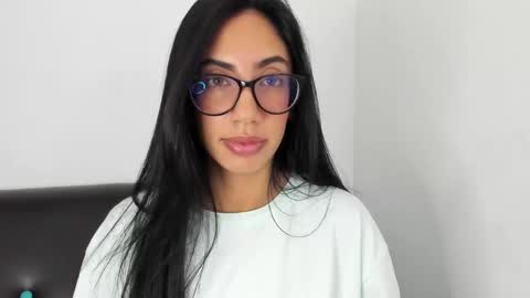 daniela villamizar online show from 12/30/24, 08:15