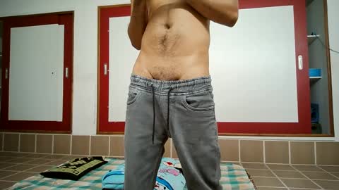 Snapshot of be1cooldick chatting on 12/13/24, 09:57 Saina online show from 12/13/24, 09:57