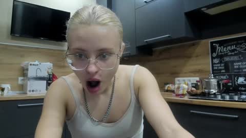 Snapshot of be_daddy chatting on 12/09/24, 06:46 Summer BABY online show from 12/09/24, 06:46