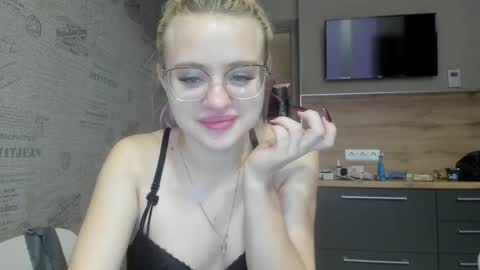 Snapshot of be_daddy chatting on 01/04/25, 12:27 Summer BABY online show from 01/04/25, 12:27