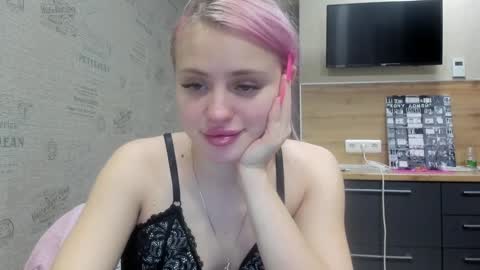 Snapshot of be_daddy chatting on 01/14/25, 05:23 Summer BABY online show from 01/14/25, 05:23