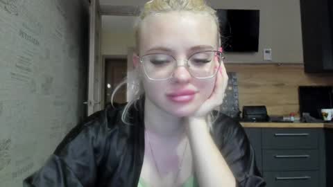 Snapshot of be_daddy chatting on 02/02/25, 02:24 Summer BABY online show from 02/02/25, 02:24