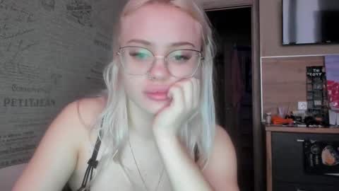 Snapshot of be_daddy chatting on 02/18/25, 02:06 Summer BABY online show from 02/18/25, 02:06