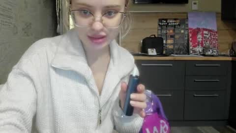 Snapshot of be_daddy chatting on 03/10/25, 04:25 Summer BABY online show from 03/10/25, 04:25