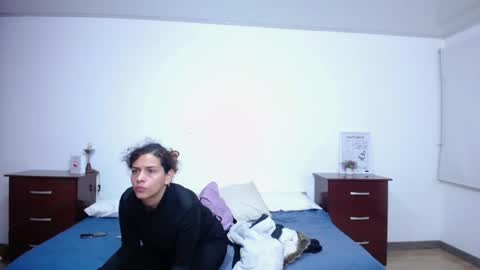 Sara  Juan online show from 11/04/25, 02:21