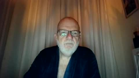 Snapshot of beardman916444 chatting on 10/19/25, 04:46 Beardman online show from 10/19/25, 04:46