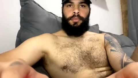 Snapshot of beardmax chatting on 09/13/25, 06:13 Min online show from 09/13/25, 06:13