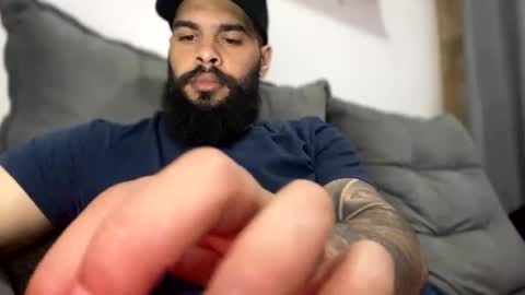 Snapshot of beardmax chatting on 10/08/25, 06:11 Min online show from 10/08/25, 06:11