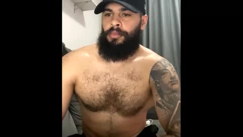 Snapshot of beardmax chatting on 10/15/25, 06:35 Min online show from 10/15/25, 06:35