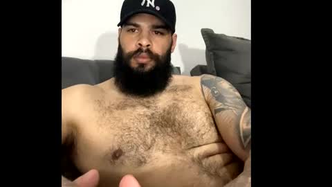 Snapshot of beardmax chatting on 10/18/25, 06:48 Min online show from 10/18/25, 06:48