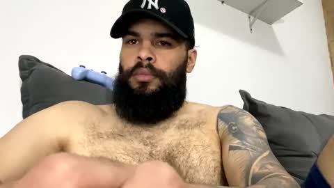 Snapshot of beardmax chatting on 10/19/25, 07:09 Min online show from 10/19/25, 07:09