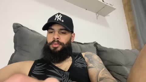 Snapshot of beardmax chatting on 10/25/25, 05:59 Min online show from 10/25/25, 05:59