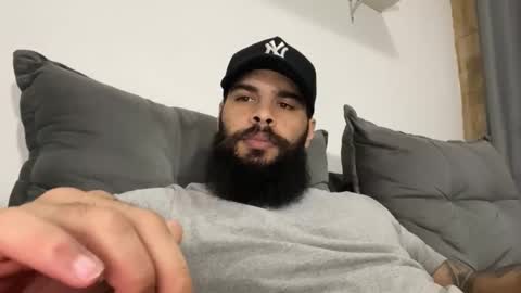 Snapshot of beardmax chatting on 11/10/25, 06:12 Min online show from 11/10/25, 06:12