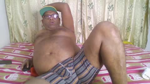 Snapshot of beargryzzly chatting on 01/12/25, 04:10 Grizzly online show from 01/12/25, 04:10