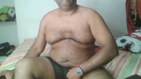 Snapshot of beargryzzly chatting on 01/28/25, 05:22 Grizzly online show from 01/28/25, 05:22