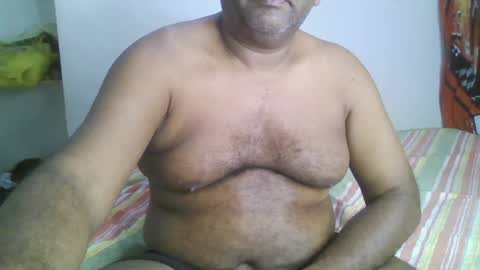 Snapshot of beargryzzly chatting on 01/28/25, 09:19 Grizzly online show from 01/28/25, 09:19