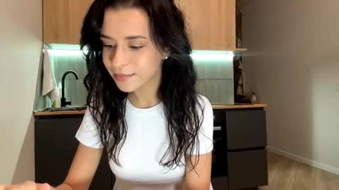 Snapshot of beatriceesmond chatting on 10/11/25, 08:51 Katie online show from 10/11/25, 08:51