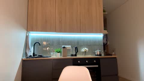 Snapshot of beatriceesmond chatting on 11/26/25, 11:11 Katie online show from 11/26/25, 11:11