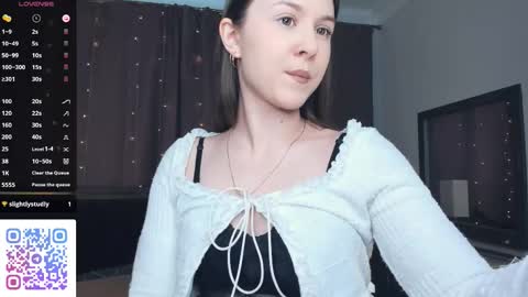 Beatrix or Triss3 online show from 09/25/25, 07:34