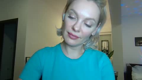 Snapshot of beautifulkollettee chatting on 01/06/25, 09:32 Beautifulkollette online show from 01/06/25, 09:32