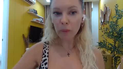 Snapshot of beautifulkollettee chatting on 09/17/25, 06:04 Beautifulkollette online show from 09/17/25, 06:04