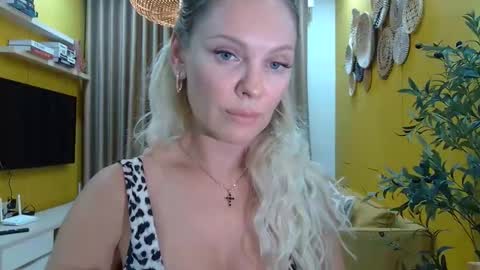 Snapshot of beautifulkollettee chatting on 09/18/25, 11:45 Beautifulkollette online show from 09/18/25, 11:45