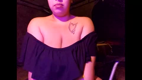 Snapshot of beautifull_sin69 chatting on 10/13/25, 04:45 MONSTAHEAD69 online show from 10/13/25, 04:45