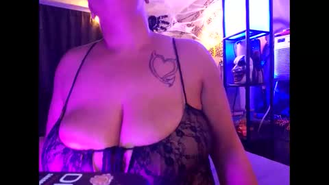 Snapshot of beautifull_sin69 chatting on 10/28/25, 06:17 MONSTAHEAD69 online show from 10/28/25, 06:17