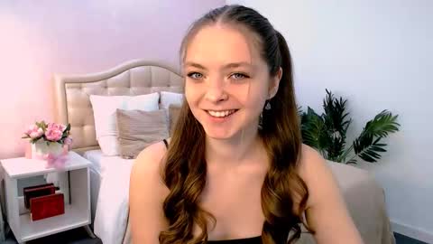 Snapshot of beautyfrominside chatting on 09/25/25, 01:15 Gloria online show from 09/25/25, 01:15