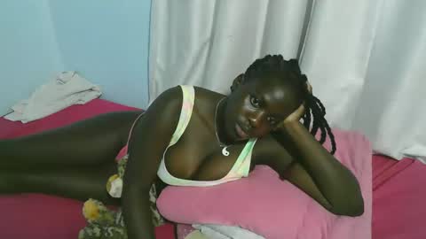 Snapshot of beautytyler chatting on 10/06/25, 12:35 tyler online show from 10/06/25, 12:35