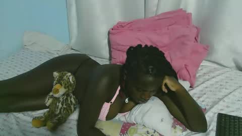 Snapshot of beautytyler chatting on 10/25/25, 08:55 tyler online show from 10/25/25, 08:55