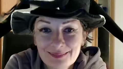 Snapshot of bebacksooon chatting on 11/01/25, 08:11 Raluca online show from 11/01/25, 08:11