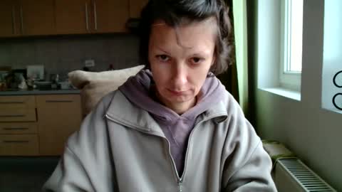 Snapshot of bebacksooon chatting on 11/08/25, 01:55 Raluca online show from 11/08/25, 01:55