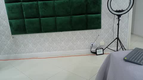 BeccaRed online show from 10/09/25, 02:31