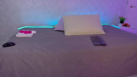 BeccaRed online show from 11/23/25, 11:32