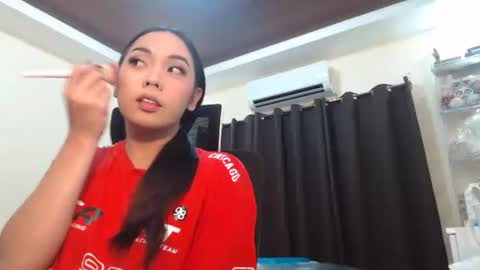 Snapshot of becinapia15 chatting on 09/18/25, 03:58 becinapia15 online show from 09/18/25, 03:58