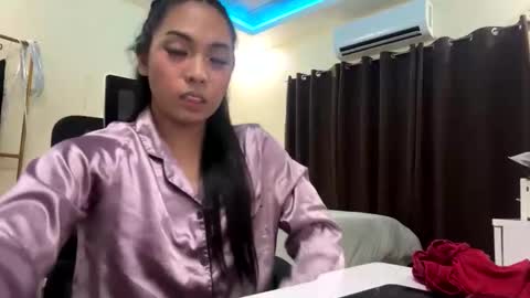 Snapshot of becinapia15 chatting on 09/22/25, 04:31 becinapia15 online show from 09/22/25, 04:31