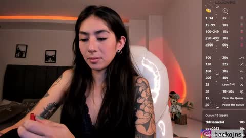 Snapshot of beck__jones chatting on 02/22/25, 04:51 Marzhie online show from 02/22/25, 04:51