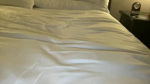 Snapshot of bed_bottom chatting on 09/30/25, 05:45 bed_bottom online show from 09/30/25, 05:45