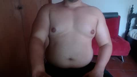 Snapshot of beefypecs_10 chatting on 03/11/25, 10:42 Criss2fer online show from 03/11/25, 10:42