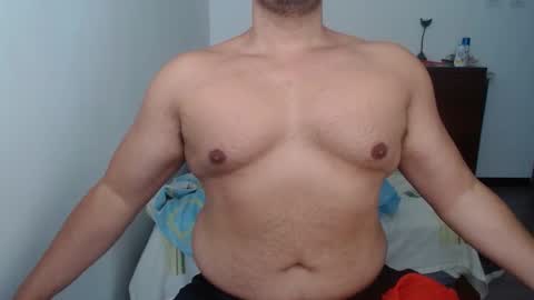 Snapshot of beefypecs_10 chatting on 10/06/25, 07:33 Criss2fer online show from 10/06/25, 07:33