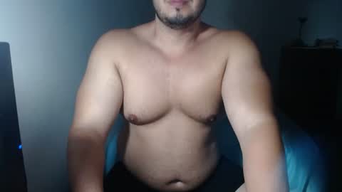 Snapshot of beefypecs_10 chatting on 10/15/25, 04:12 Criss2fer online show from 10/15/25, 04:12