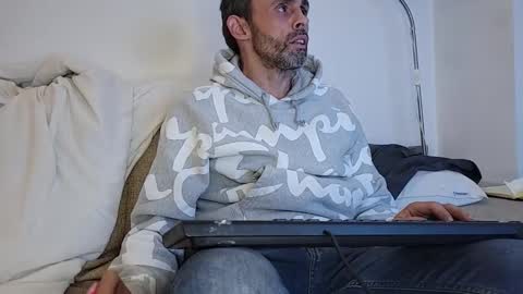 Snapshot of begbestuk chatting on 09/22/25, 03:08 begbestuk online show from 09/22/25, 03:08