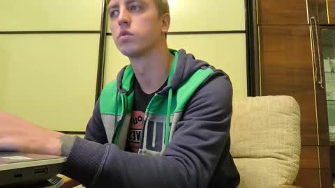 Snapshot of behindclosedeyes chatting on 10/27/25, 05:39 Igor online show from 10/27/25, 05:39