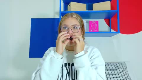 Snapshot of belamiller chatting on 10/13/25, 11:54 BELA online show from 10/13/25, 11:54