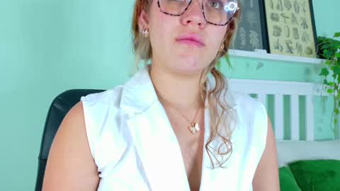 Snapshot of belamiller chatting on 10/24/25, 11:39 BELA online show from 10/24/25, 11:39